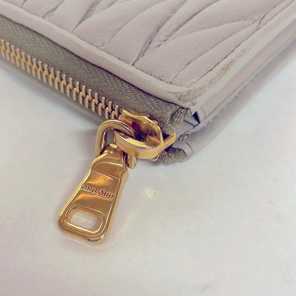 *HP x2* Miu miu matelasse pomice long zipper wallet (5M1183) - Picture 8 of 15